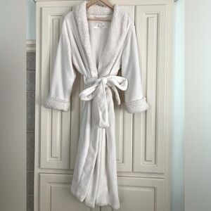 Oscar de la Renta White Fuzzy Sherpa Trim Plush Bathrobe Resort-wear L/XL